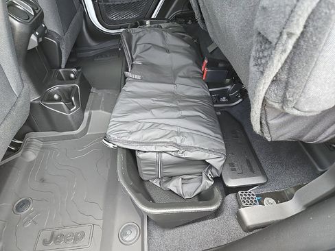 New 2025 Jeep Gladiator Sport image 79