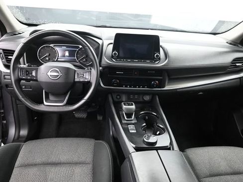 Used 2025 Nissan Rogue SV image 10