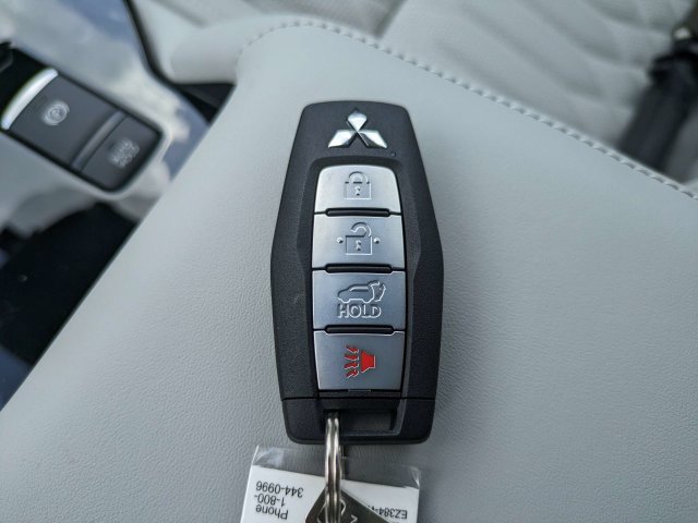 New 2026 Mitsubishi Outlander SEL FWD image 32