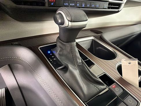 Used 2024 Toyota Sienna XLE image 31