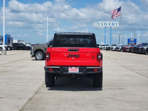 Used 2024 Jeep Gladiator Sport AWD/4WD image 6