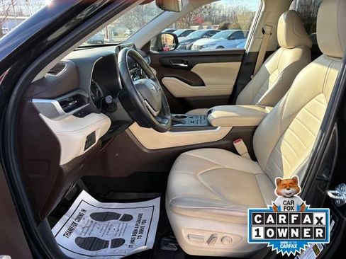 Used 2022 Toyota Highlander XLE image 9