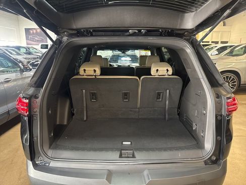 Used 2023 Chevrolet Traverse LS FWD image 5