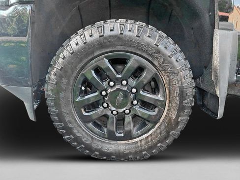 Used 2019 Chevrolet Silverado 2500 LT w/ Midnight Edition AWD/4WD image 10