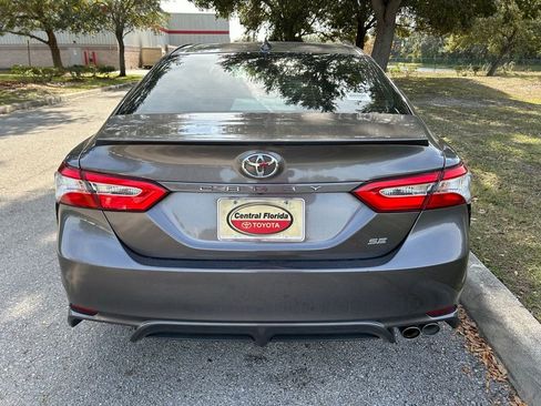 Used 2020 Toyota Camry SE image 4