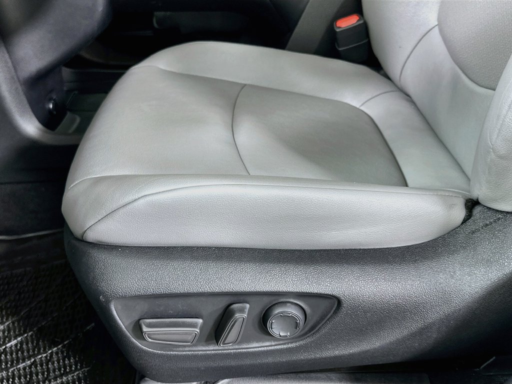 Certified 2025 Toyota Sienna XLE w/ XLE Plus Package FWD image 19