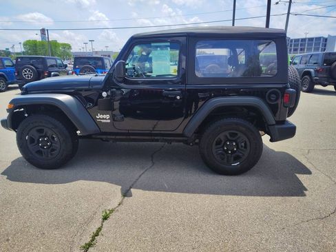 Used 2018 Jeep Wrangler Sport AWD/4WD image 4