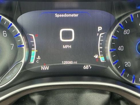 Used 2018 Chrysler Pacifica Touring-L Plus FWD image 24