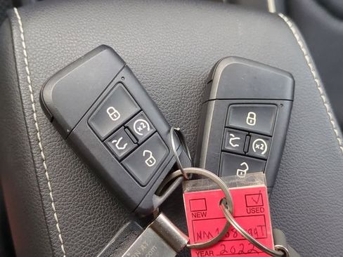 Used 2022 Volkswagen Tiguan SEL R-Line image 35