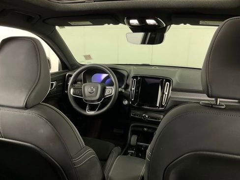 Certified 2023 Volvo XC40 B5 Ultimate w/ Protection Package Premier image 15