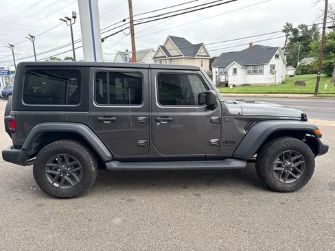 Used 2024 Jeep Wrangler Unlimited Sport AWD/4WD image 5