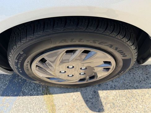 Used 2005 Toyota Corolla LE FWD image 10