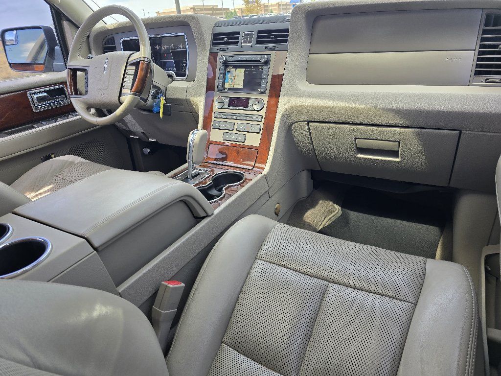 Used 2013 Lincoln Navigator 4WD w/ HD Trailer Tow Pkg image 28