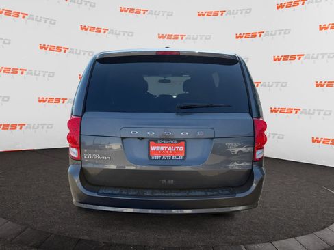 Used 2018 Dodge Grand Caravan SE FWD image 4