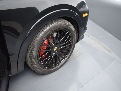 Used 2023 Porsche Cayenne GTS image 30
