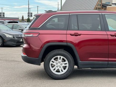 Used 2023 Jeep Grand Cherokee Laredo AWD/4WD image 9