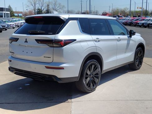 New 2026 Mitsubishi Outlander LE AWD/4WD image 15