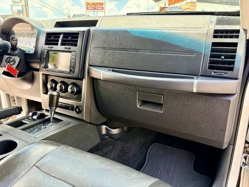 Used 2012 Jeep Liberty Sport AWD/4WD image 31