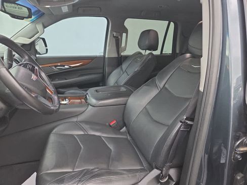 Used 2019 Cadillac Escalade 4WD image 18