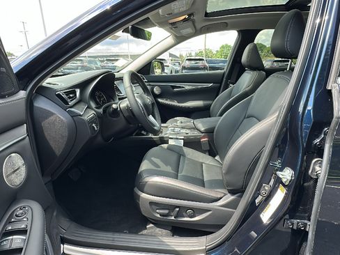 New 2025 INFINITI QX50 Luxe image 7