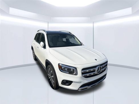 Used 2022 Mercedes-Benz GLB 250 4MATIC image 2