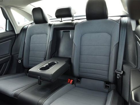 Certified 2025 Volkswagen Jetta SE image 23