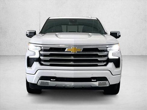 Used 2024 Chevrolet Silverado 1500 High Country RWD image 3