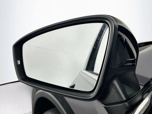 Used 2020 Volkswagen Tiguan SE w/ Panoramic Sunroof Package image 16