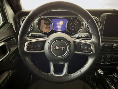 Used 2022 Jeep Wrangler Unlimited Sahara AWD/4WD image 13