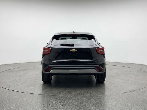 Used 2025 Chevrolet Trax LT FWD image 7