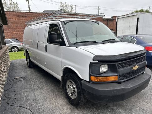 Used 2011 Chevrolet Express 2500 Extended RWD image 5