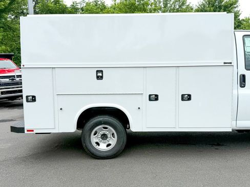 New 2025 Chevrolet Express 3500 w/ Power Convenience Package image 40