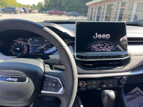 Used 2023 Jeep Compass Latitude w/ Convenience Group AWD/4WD image 14