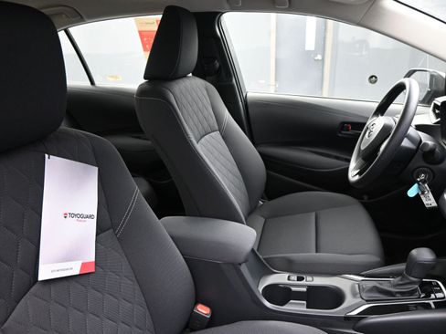 Used 2025 Toyota Corolla LE image 16