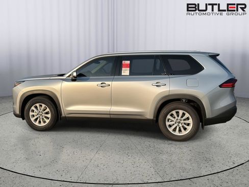 New 2026 Toyota Grand Highlander FWD image 3