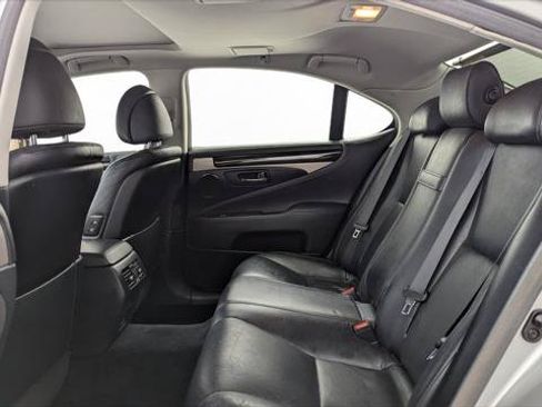 Used 2014 Lexus LS 460 w/ Comfort Package RWD image 17