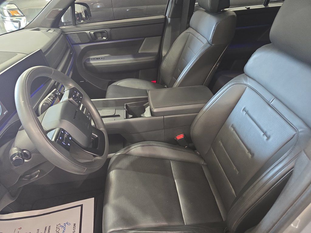 Used 2024 Hyundai Santa Fe Calligraphy AWD/4WD image 13
