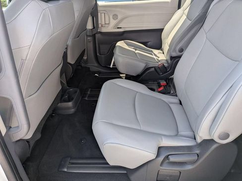 Used 2023 Toyota Sienna XLE FWD image 26