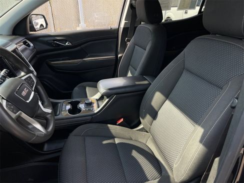 Used 2023 GMC Acadia SLE w/ Driver Convenience Package image 9