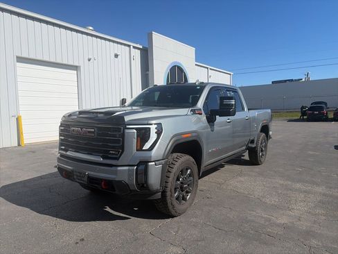 Used 2024 GMC Sierra 2500 AT4 w/ AT4 Premium Plus Package image 3