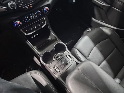 Used 2022 GMC Terrain SLT w/ Tech Package image 27