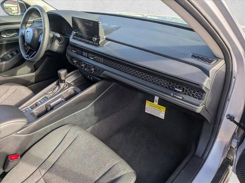 Certified 2025 Honda Accord SE image 18