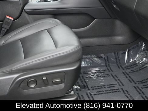 Used 2023 Chevrolet Tahoe Z71 w/ Luxury Package AWD/4WD image 7