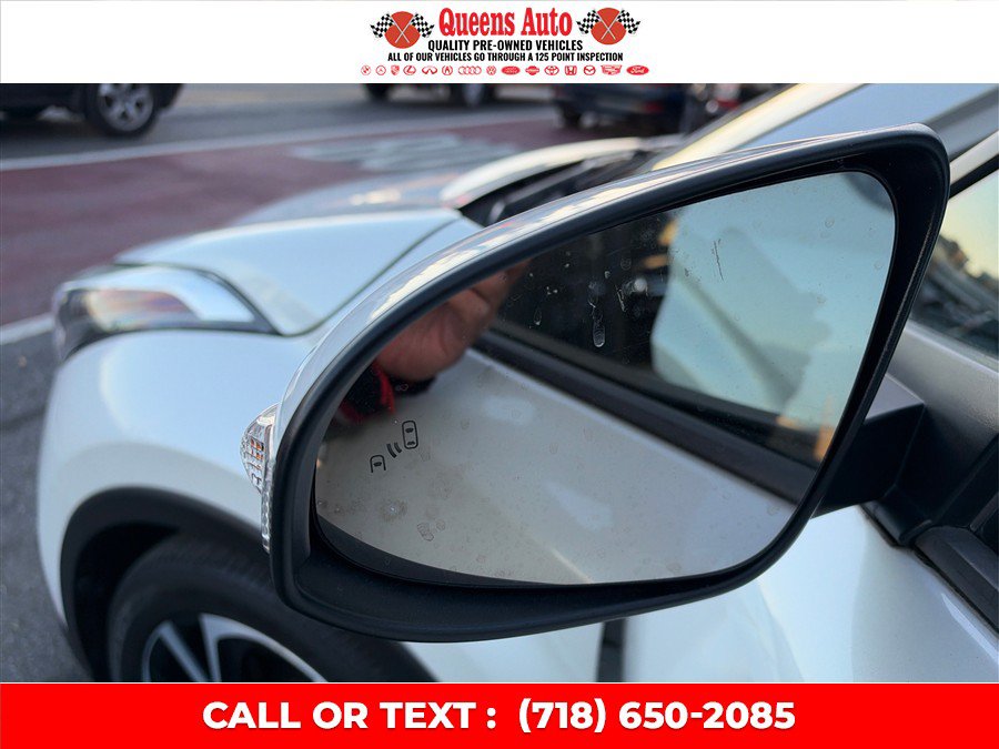 Used 2018 Toyota C-HR XLE FWD image 32
