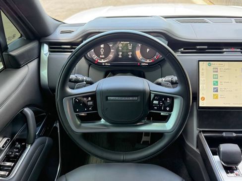 Certified 2025 Land Rover Range Rover SE AWD/4WD image 18