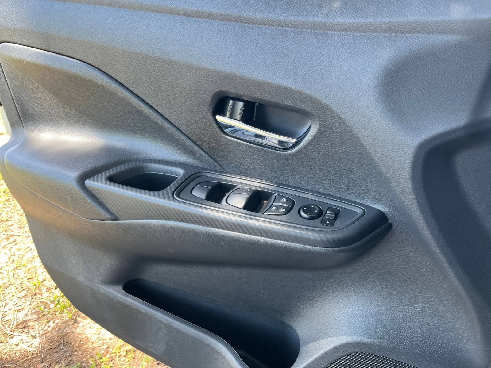 Used 2025 Nissan Versa SV FWD image 18