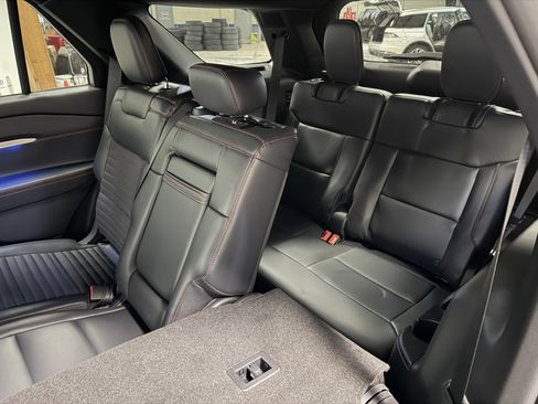 Used 2025 Ford Explorer ST-Line w/ Premium Package image 22