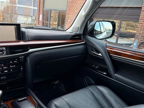 Used 2017 Lexus LX 570 4WD image 30