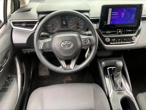 Used 2023 Toyota Corolla LE image 6