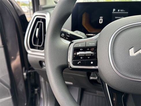 New 2025 Kia Sorento LX image 16